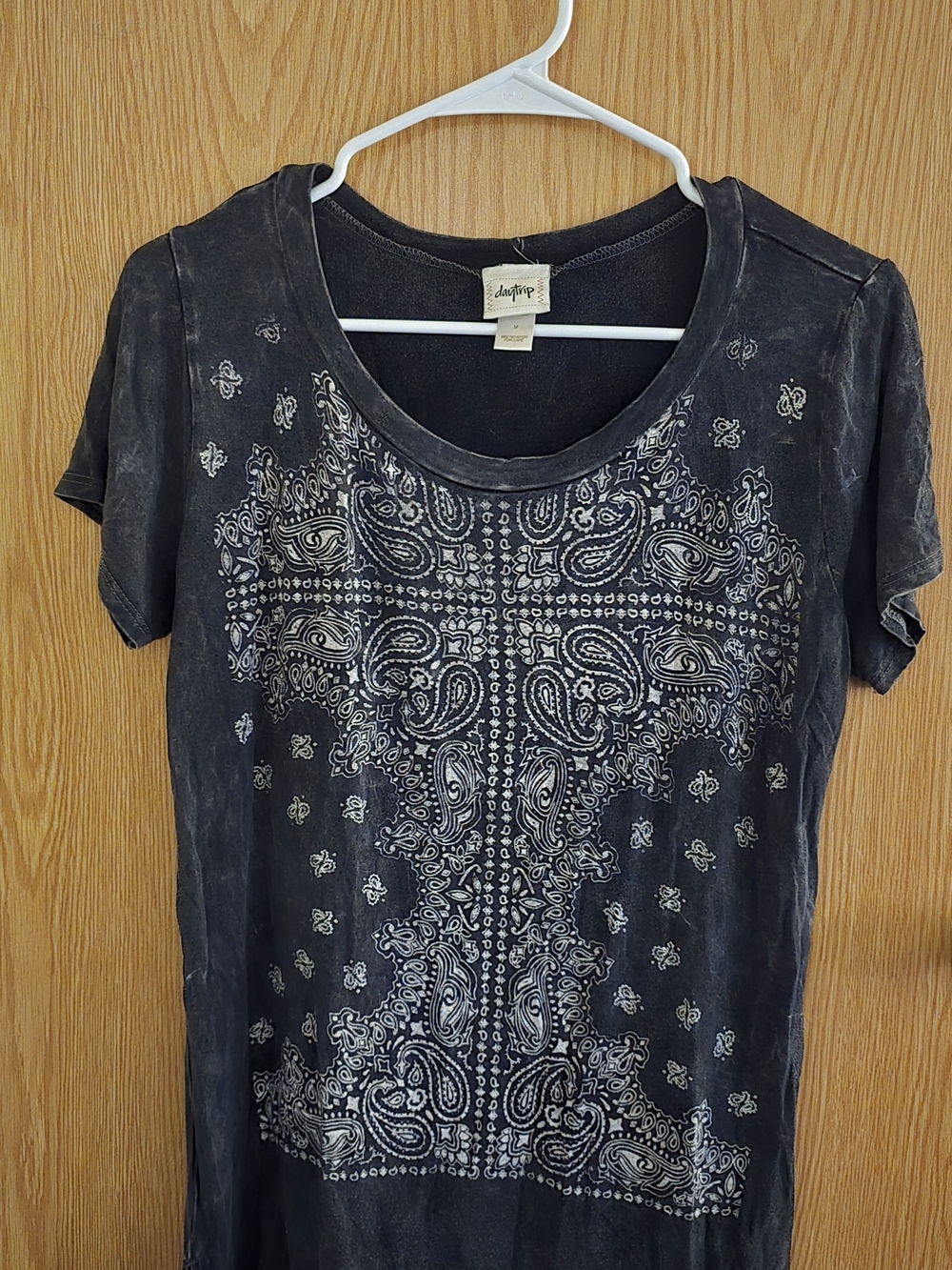 Daytrip Women’s Black Paisley Graphic Tee